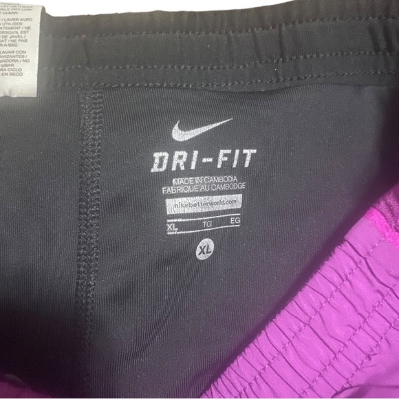 EUC womens Nike running shorts - Picture 4 of 5